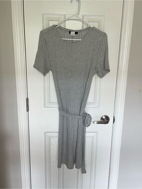 Glamour & Co. Light Gray Ribbed Crewneck Top